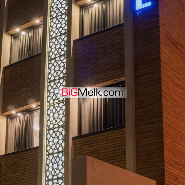 فروش هتل با ویو میدان نقش جهان در اصفهان