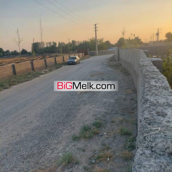 باغچه چهاردیواری به متراژ ۷۰۰ متر دارای درخت و آب سهمیه