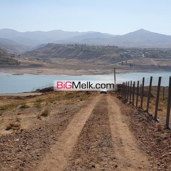زمین باغی با طبیعت زیبا